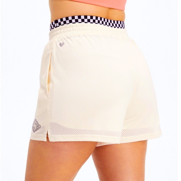 ~ Fabletics Three-Point Basketball Short - Picture 2 of 6